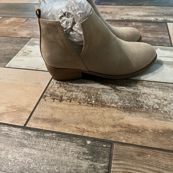 6.5 size beige booties. - Picture 2 of 4